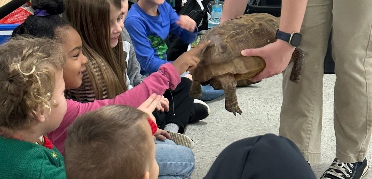 WGES 1st Grade Gets a Close Up Look at a Reptile